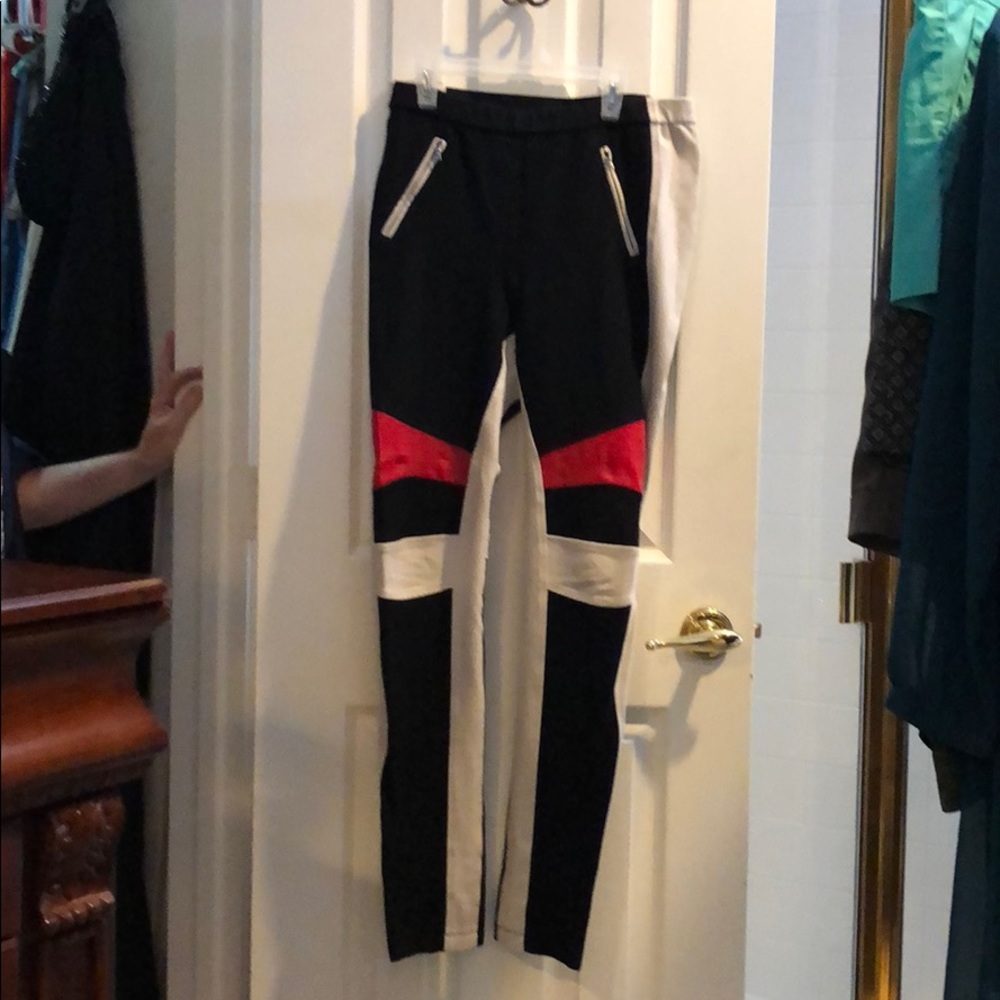 Bcbg Black red and tan abstract leggings